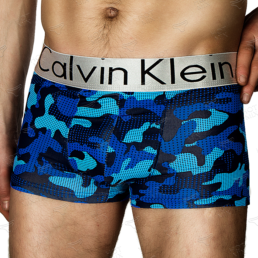 Чоловічі боксери Calvin Klein сині камуфляж фото 1
